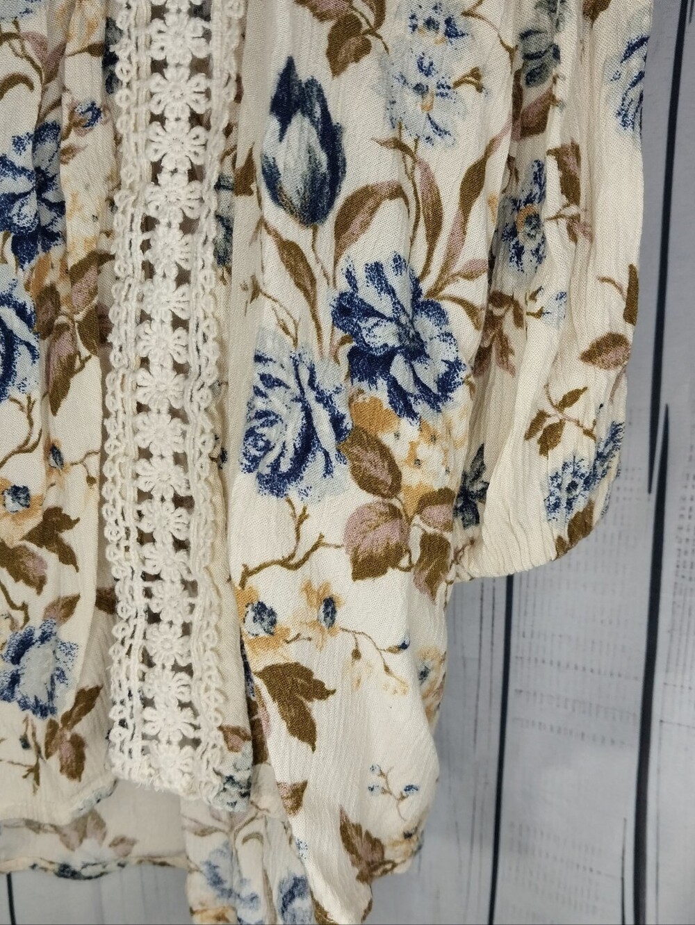American Eagle Outfitters Floral Boho Peasant V-Neck Lace Trim Flowy Blouse - Picture 2 of 10